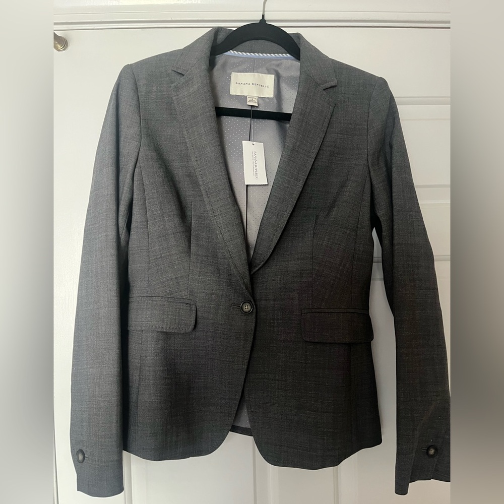 Banana Republic women’s blazer size 4 (NWT)